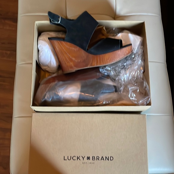 Lucky Brand NWT Black suede leather Wedges . Size 8.5 never worn still in box - Picture 1 of 7